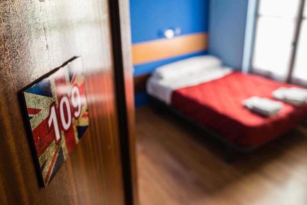 Hostal Londres レオン エクステリア 写真